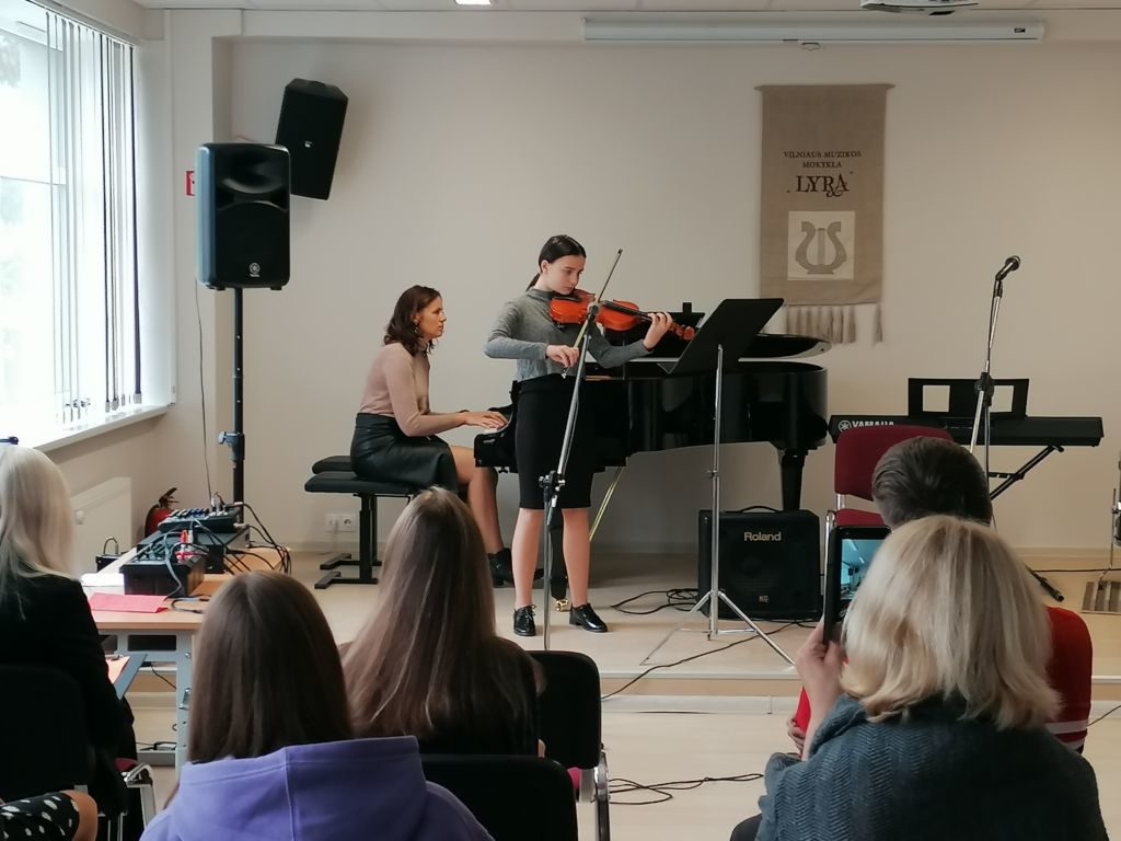 Smuikininkė – festivalio-konkurso laureatė